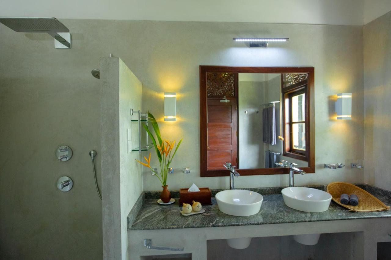 Niyagama House Hotel 5*