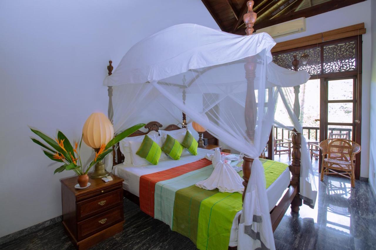 Niyagama House Hotel 5*
