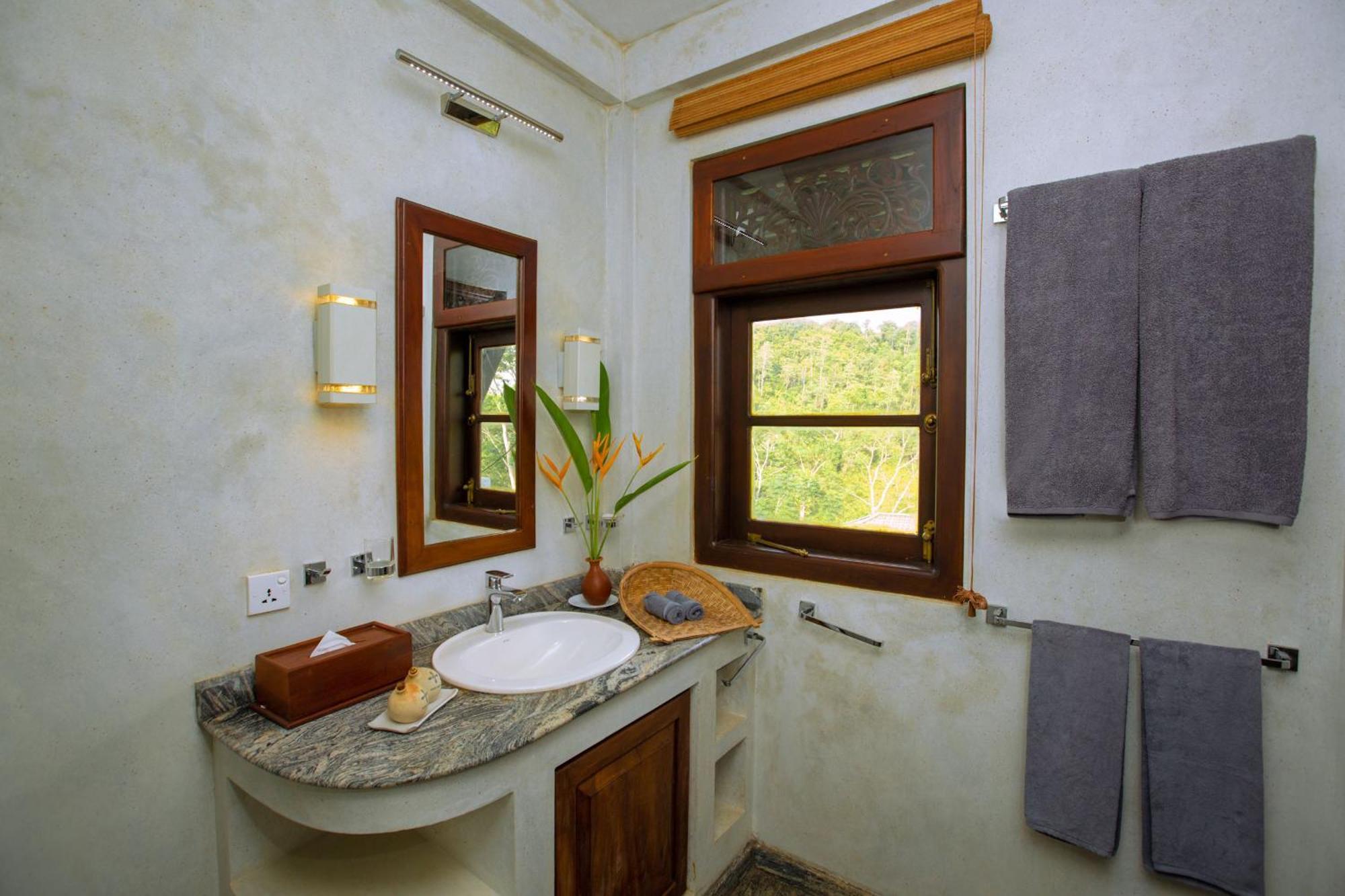 Niyagama House Hotel
